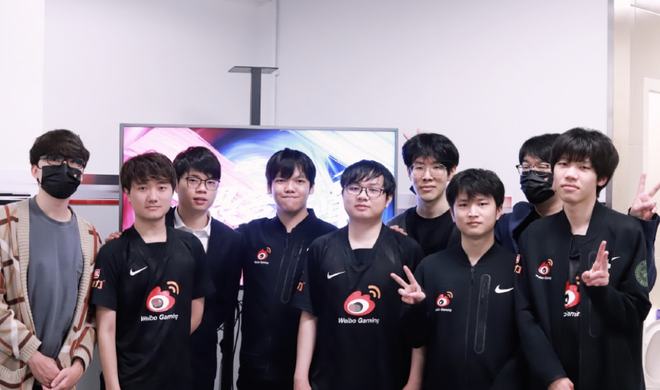 大量年轻球 大量年轻球