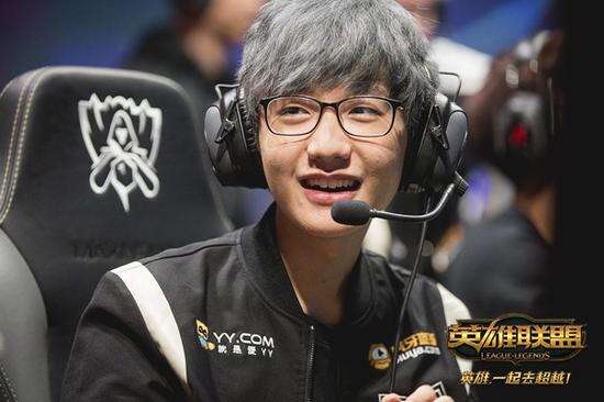 守肘区与低 守肘区与低